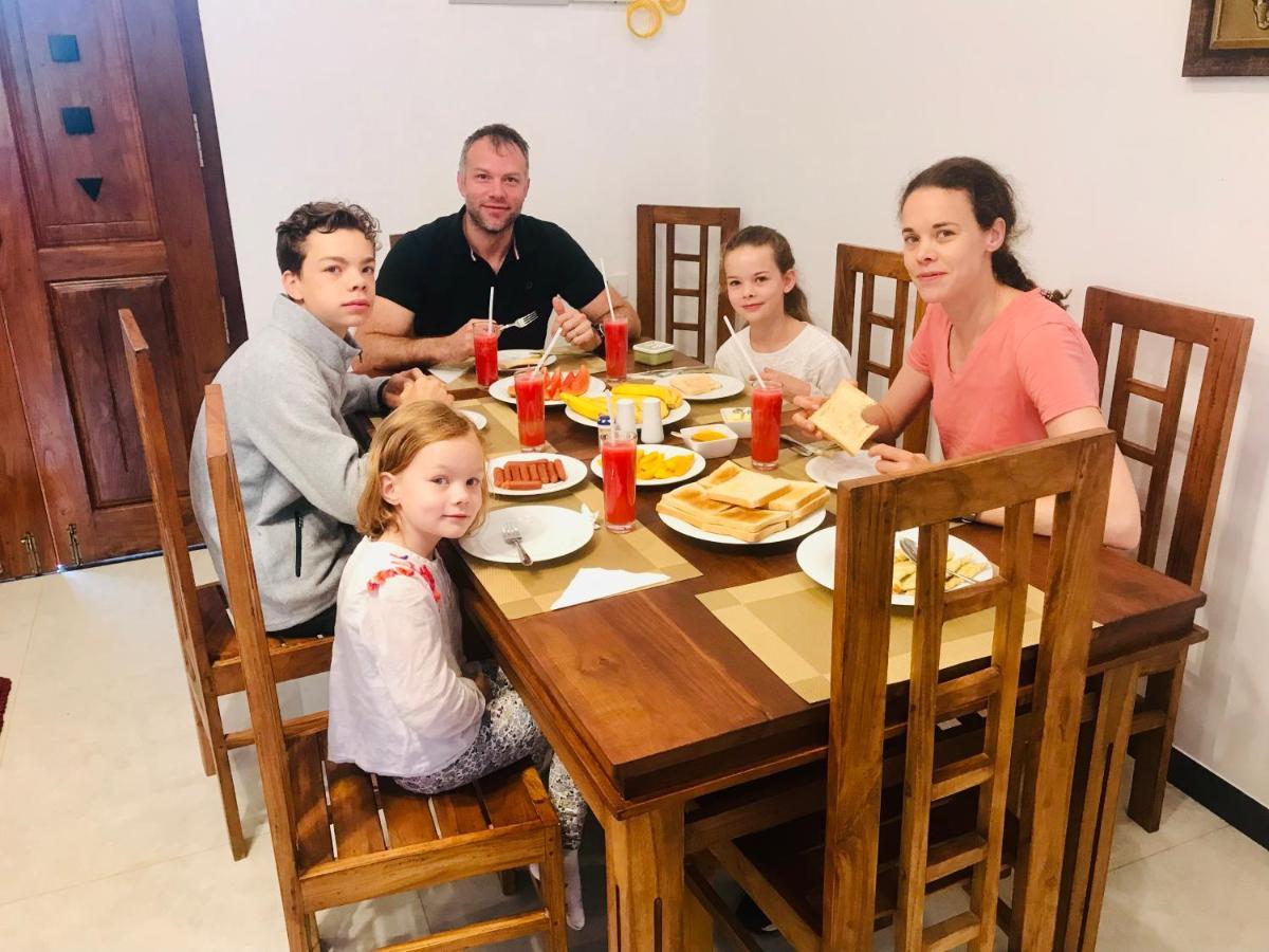 Queensland Hotel Нувара Елия Екстериор снимка