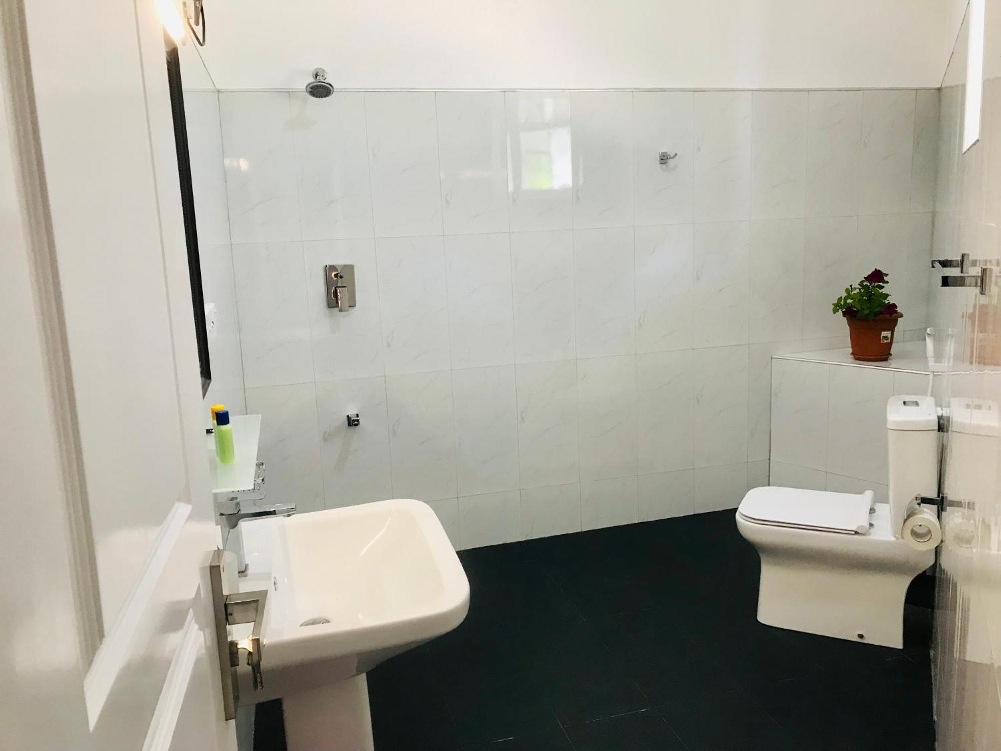 Queensland Hotel Нувара Елия Екстериор снимка